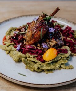 Kaczka wolno pieczona w pomarańczy sycylijskiej w sosie wiśniowo-żurawinowym